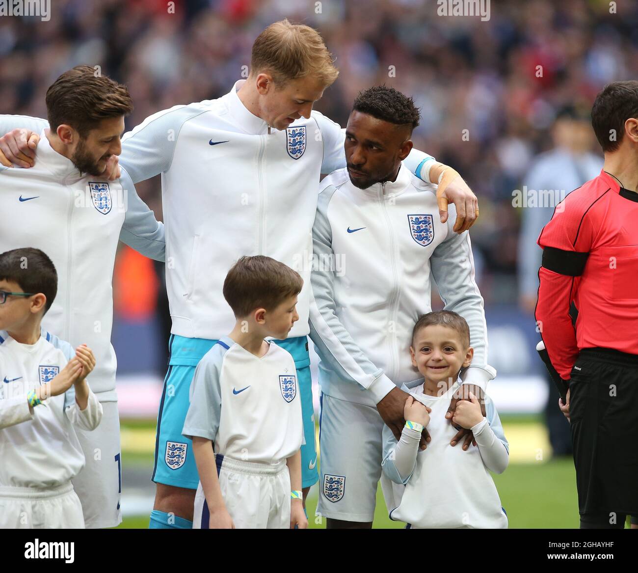 England's Lithuania's during the World Cup Qualifying match at Wembley Stadium, London. Picture date: March 26th, 2017. Pic credit should read: David Klein/SportimageJermain Defoe with terminally ill five-year-old mascot Bradley Lowery before the World Cup Qualifying match at Wembley Stadium, London. Picture date: March 26th, 2017. Pic credit should read: David Klein/Sportimage via PA Images Stock Photo