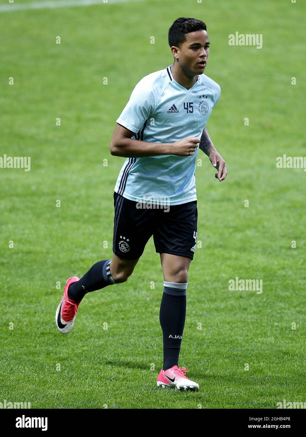 Photo Dédicacée Justin Kluivert - 8x10 Pouces - Signée Main - Pays-Bas - Avec Certificat