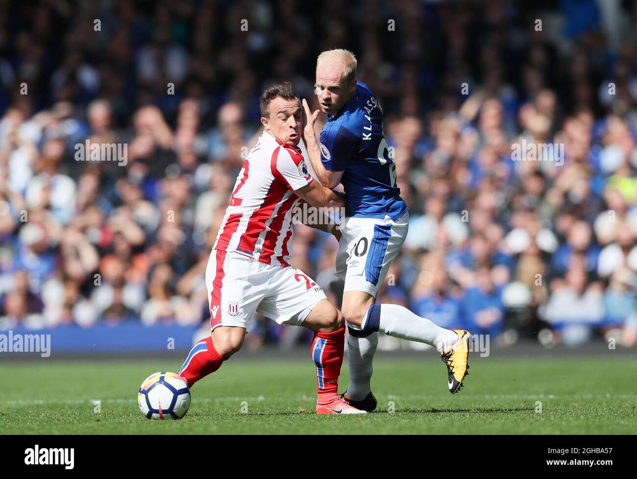 Everton's Davy Klassen tussles with Stoke's Xherdan Shaqiri during the premier league match at Goodison Park, Liverpool. Picture date 12th August 2017. Picture credit should read: David Klein/Sportimage via PA Images Stock Photo