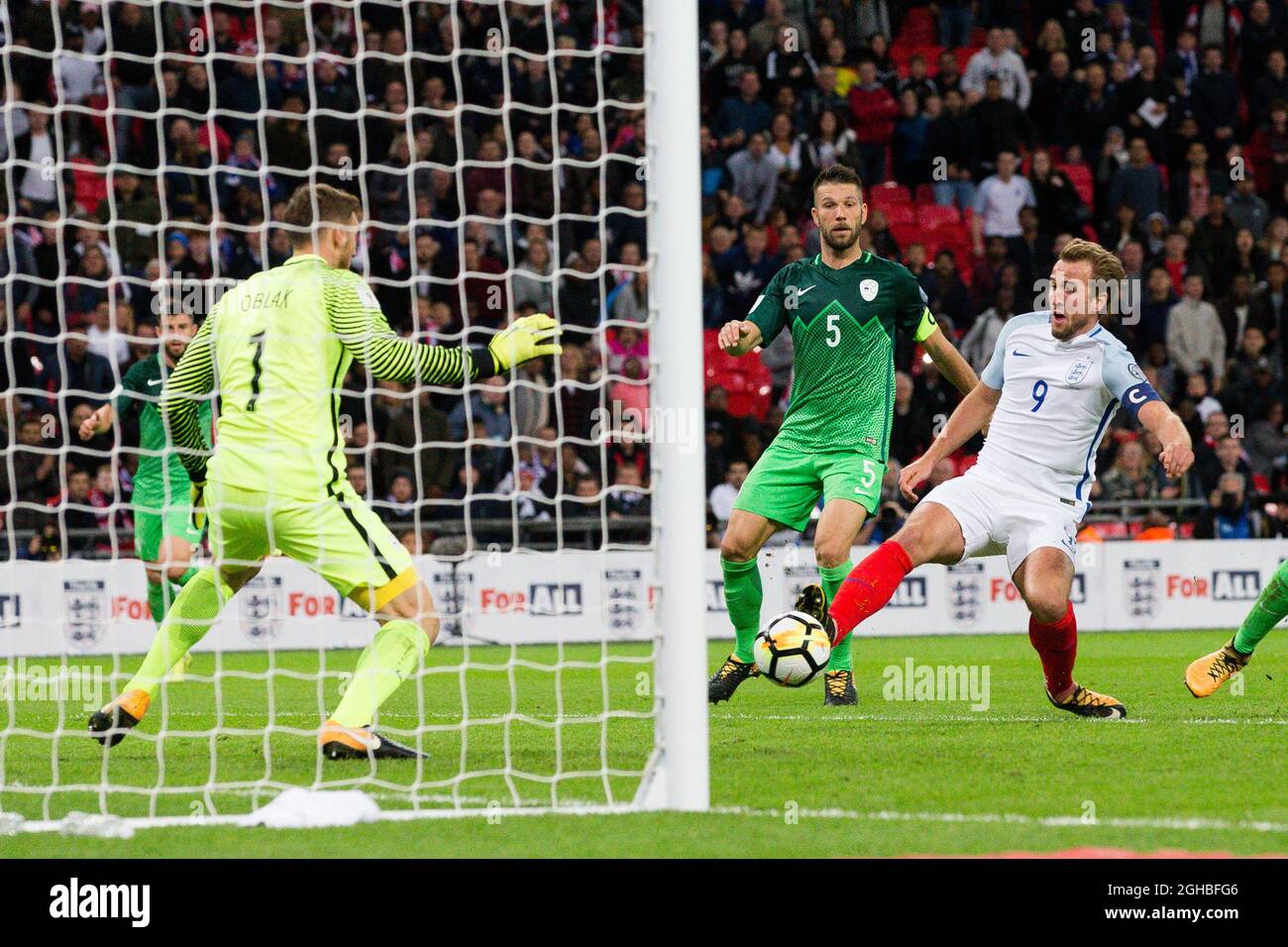 Englands harry kane scoring hi-res stock photography and images - Alamy