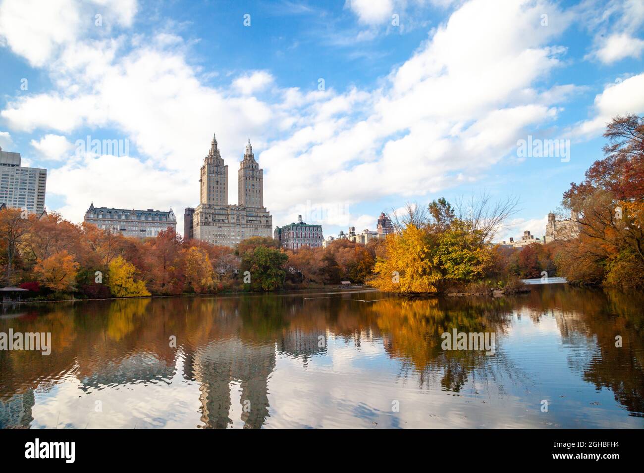 Autumn in Central Park, Upper Manhattan in the fall season with bright ...