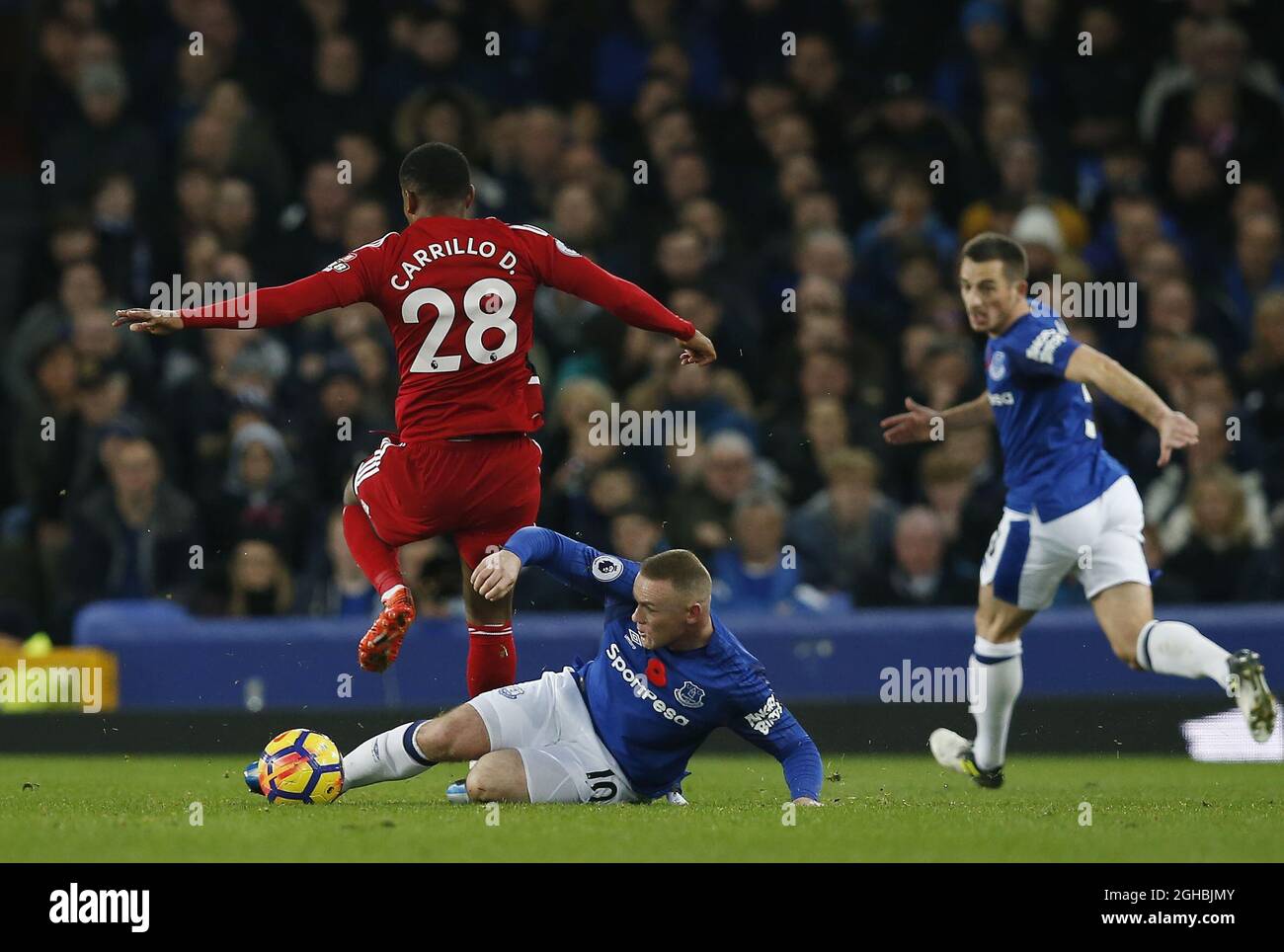 Wayne Rooney of Everton tackles Andre Carrillo of Watford during the premier league match at Goodison Park  Stadium, Liverpool. Picture date: 5th November 2017. Picture credit should read: Andrew Yates/Sportimage via PA Images Stock Photo