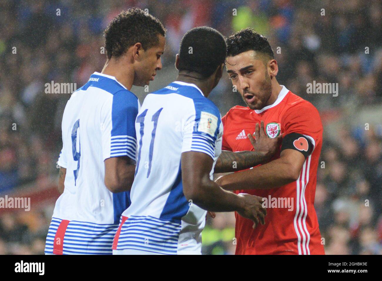 Neil Taylor of Wales tussles with Gabriel Torres and Michael Amir Murillo of Panama during the International friendly match between Wales and Panama at Cardiff City Stadium, Cardiff. Picture date 14th November 2017. Picture credit should read: Joe Perch/Sportimage via PA Images Stock Photo