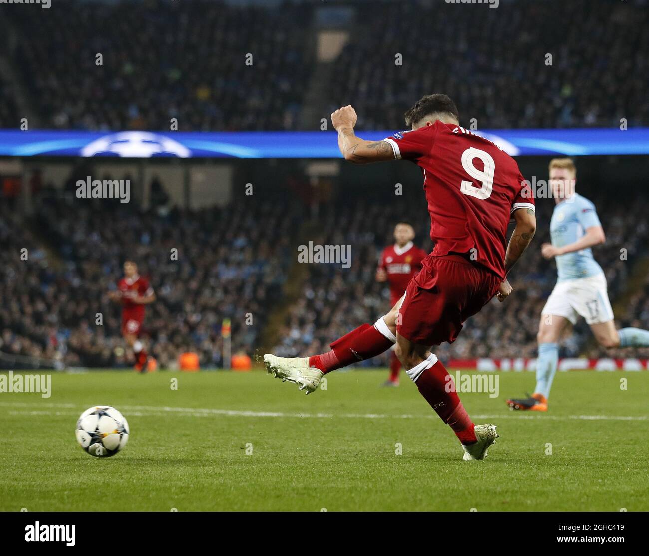 Liverpool's Roberto Firmino scoring his sides second goal during the Champions League Quarter Final 2nd Leg match at the Etihad Stadium, Manchester. Picture date: 10th April 2018. Picture credit should read: David Klein/Sportimage via PA Images Stock Photo