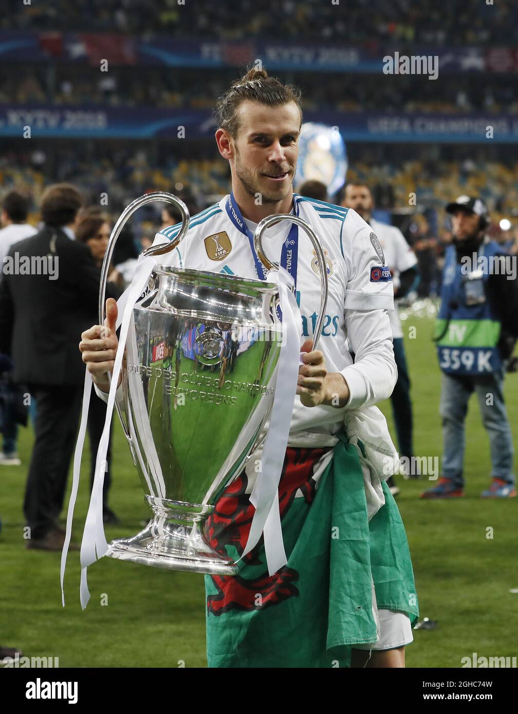 Gareth Bale of Real Madrid with the UEFA Champions League Trophy during the  UEFA Champions League Final match at the NSK Olimpiyskiy Stadium, Kiev.  Picture date 26th May 2018. Picture credit should, image size:1008x1390