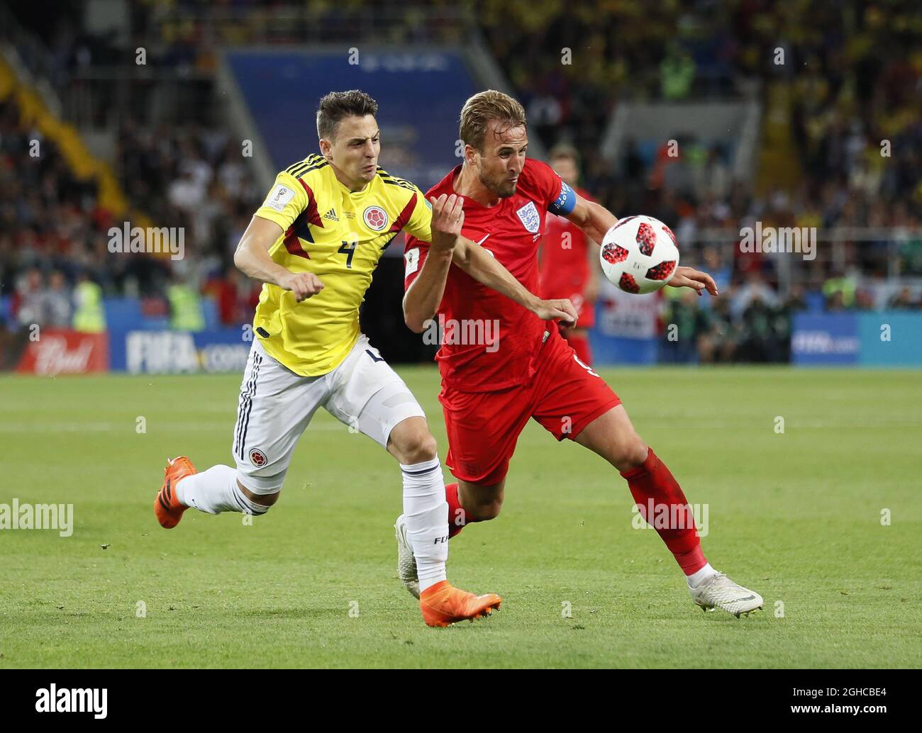 Santiago Arias of Colombia challenges Harry Kane of England during the FIFA World Cup 2018 Round of 16 match at the Spartak Stadium, Moscow. Picture date 3rd July 2018. Picture credit should read: David Klein/Sportimage via PA Images Stock Photo