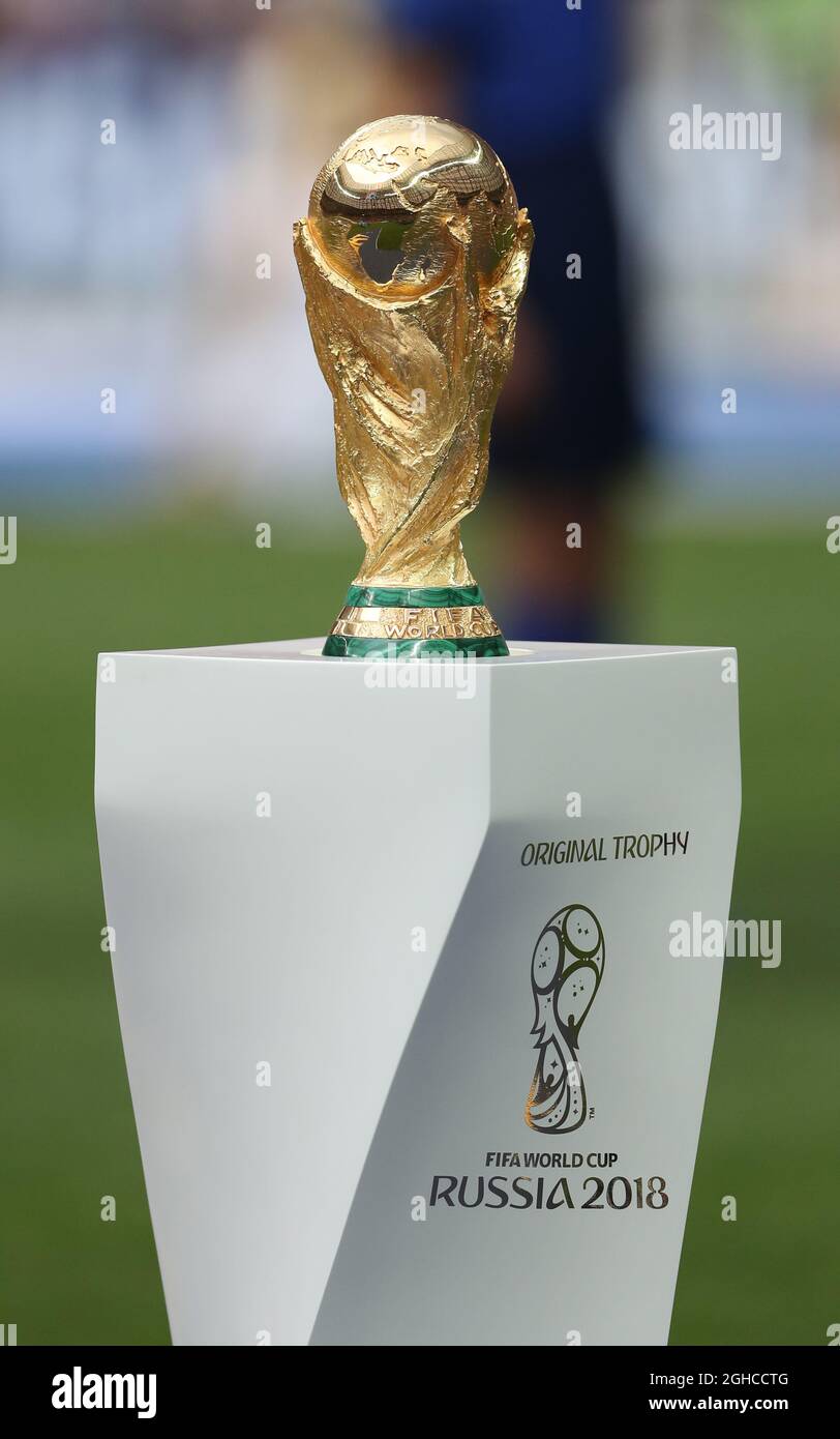 FIFAワールドカップロシア2018トロフィー 各国が争うW杯の優勝…：2018年ロシアW杯を占う：サッカー