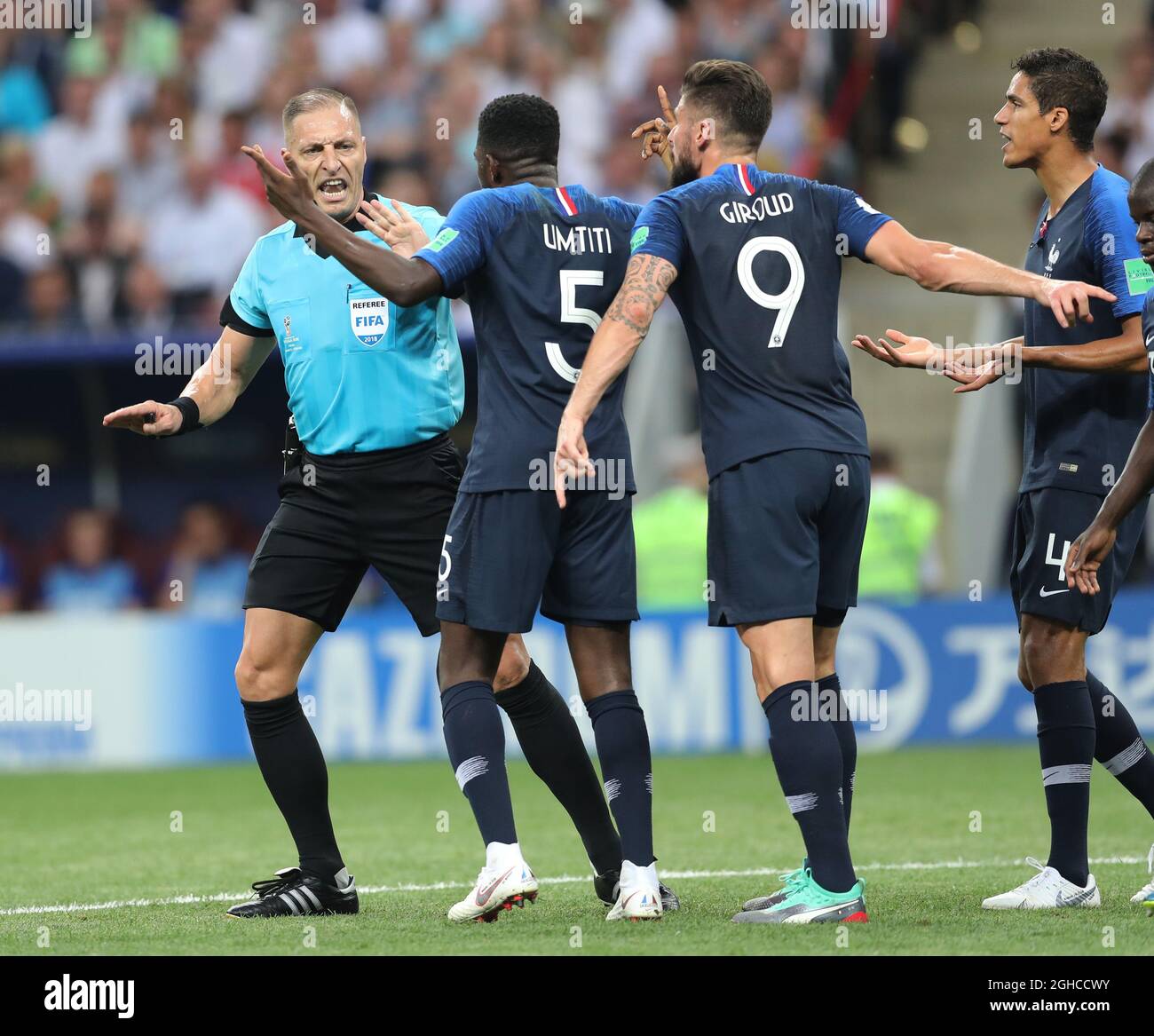 French players clean handball with referee Nestor Pitana during the FIFA World Cup 2018 Final at the Luzhniki Stadium, Moscow. Picture date 15th July 2018. Picture credit should read: David Klein/Sportimage via PA Images Stock Photo