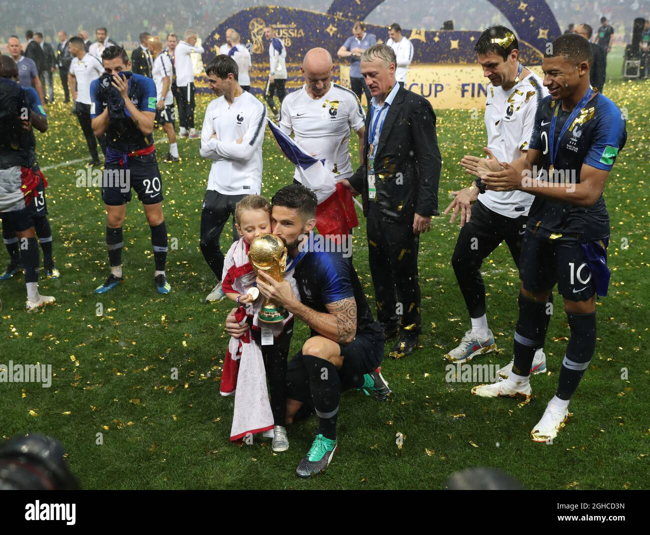 Olivier Giroud of France kisses the trophy during the FIFA World Cup 2018 Final at the Luzhniki Stadium, Moscow. Picture date 15th July 2018. Picture credit should read: David Klein/Sportimage via PA Images Stock Photo