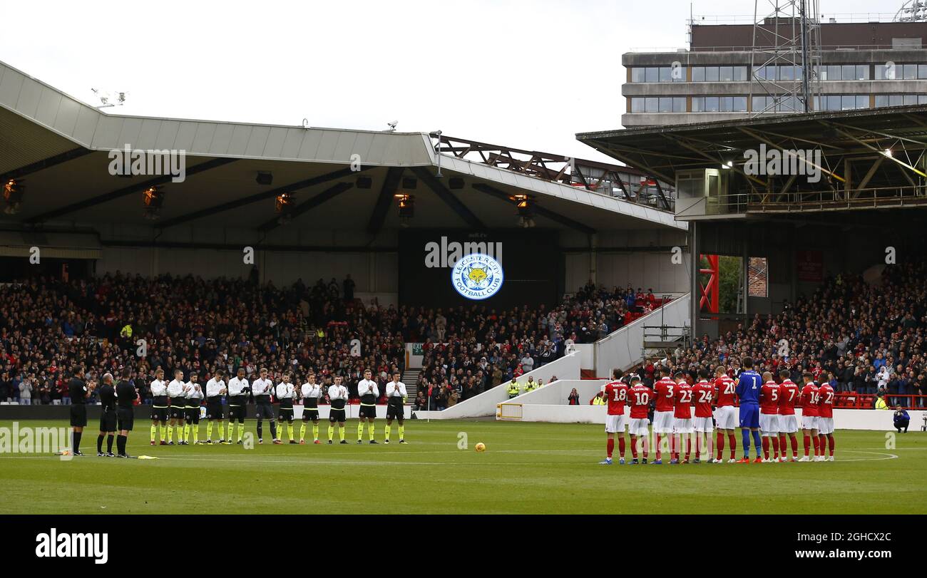 Sheffield Utd and Nottingham Forest players take part in minutes applause I'm memory of the Leicester City helicopter crash during the Sky Bet Championship match at the City Ground, Nottingham. Picture date 3rd November 2018. Picture credit should read: Simon Bellis/Sportimage via PA Images Stock Photo