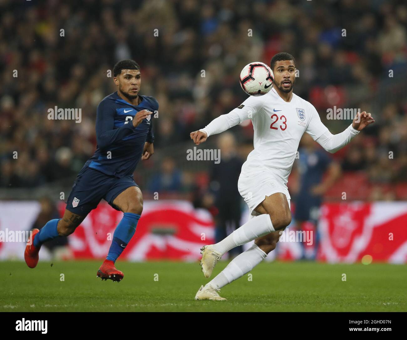 Ruben Loftus-Cheek of England gets clear of DeAndre Yedlin of USA during the Friendly International match at Wembley Stadium, London. Picture date: 15th November 2018. Picture credit should read: David Klein/Sportimage via PA Images Stock Photo
