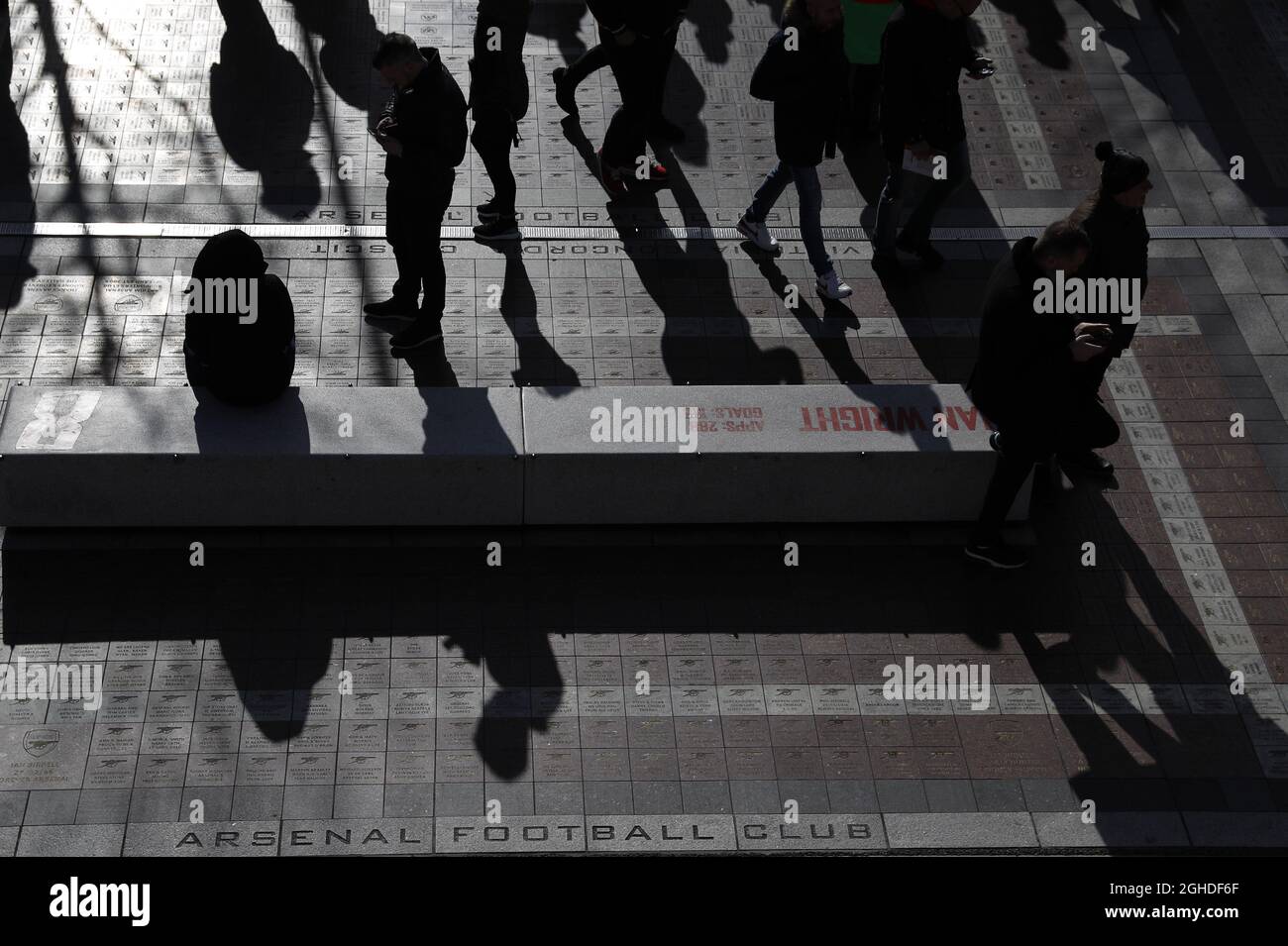 Fans arrive emirates stadium hi-res stock photography and images - Alamy