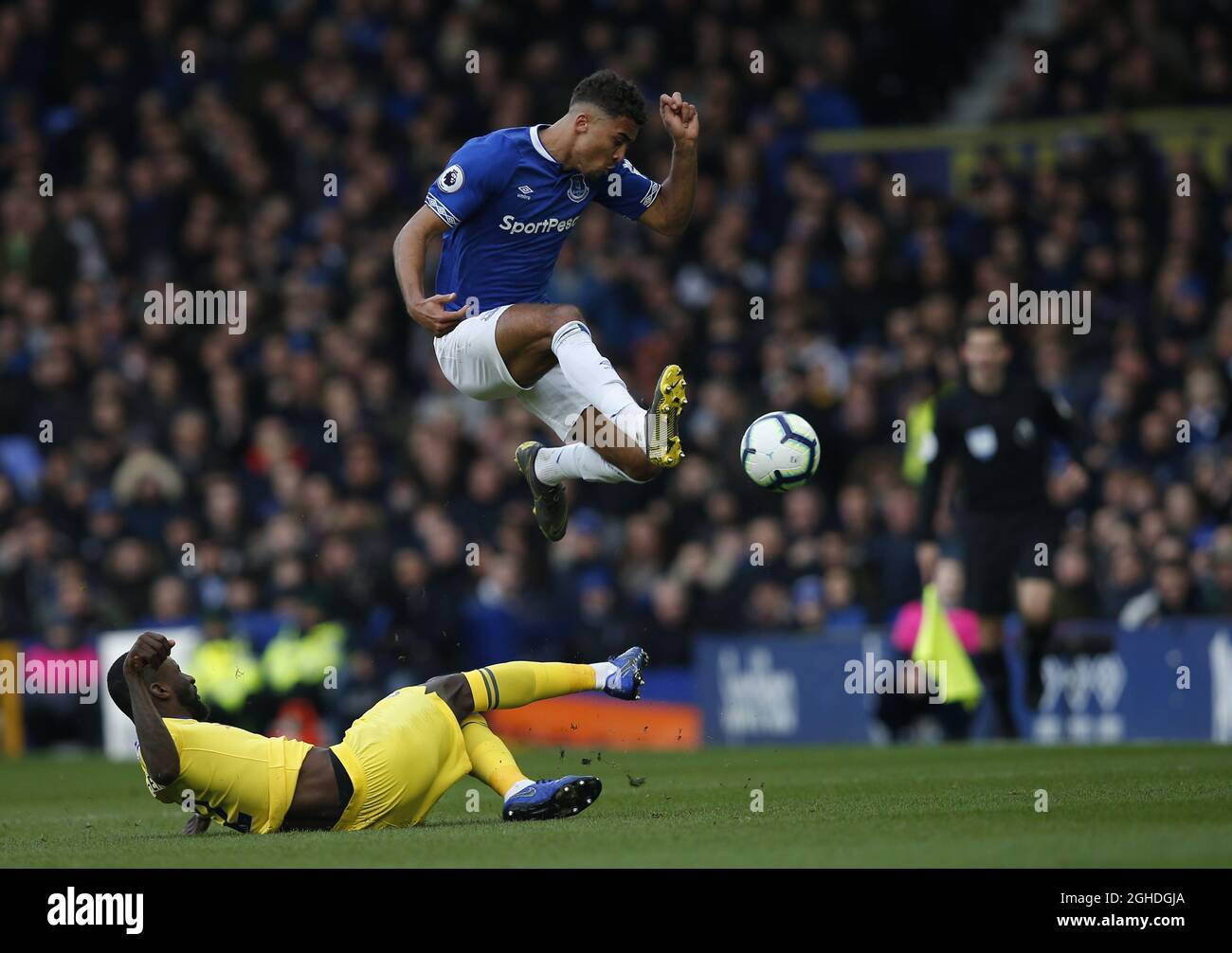 Antonio Rudiger of Chelsea tackles Dominic Calvert Lewin of Everton ...