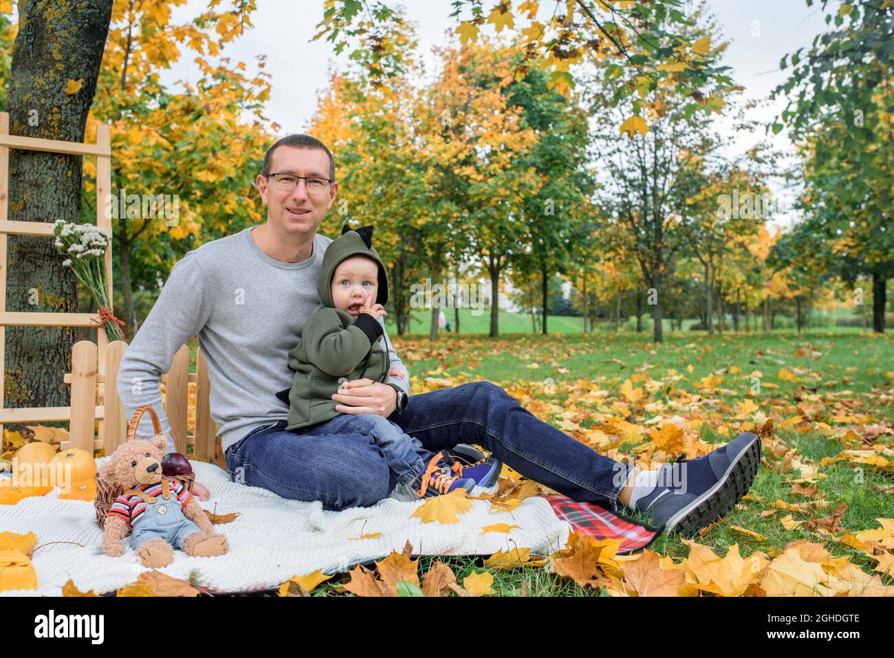 Father and son in the autumn park. active games Stock Photo - Alamy