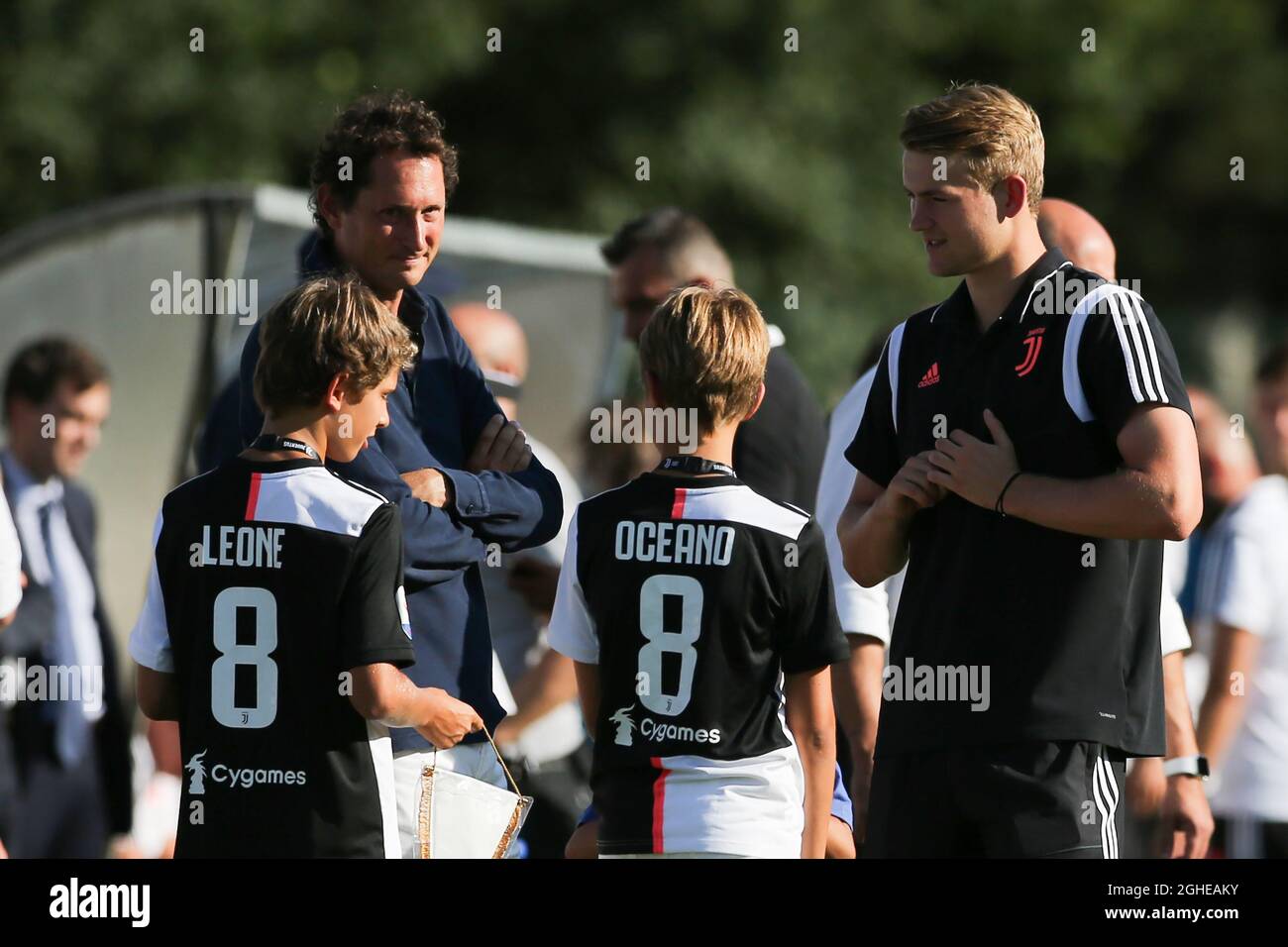 Matthijs De Ligt chats with John Elkan and his children during the Pre-season friendly at the Stadio Comunale Gaetano Scirea Villar Perosa. Picture date: 15th August 2019. Picture credit should read: Jonathan Moscrop/Sportimage via PA Images Stock Photo