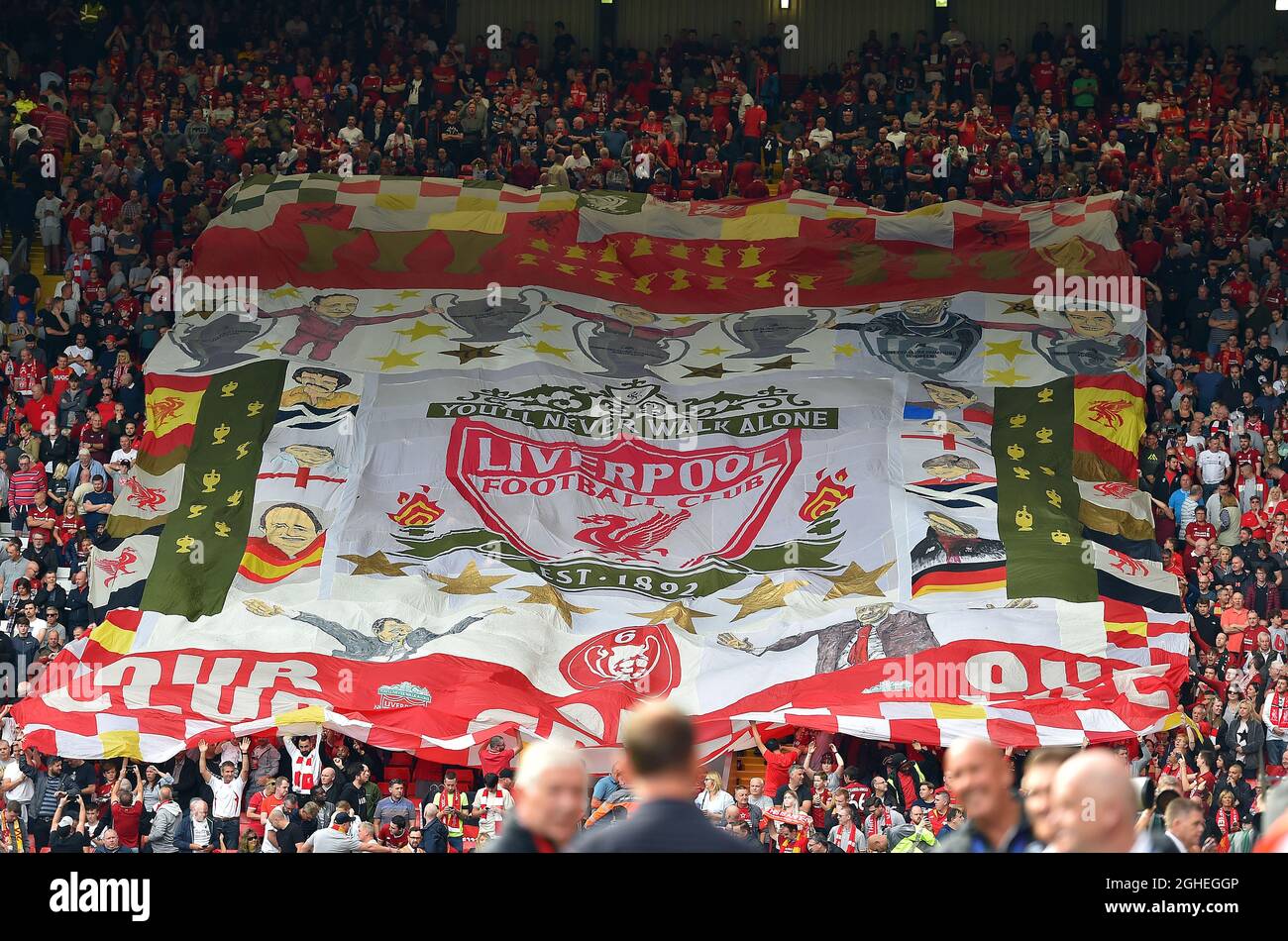 Liverpool fans in the kop hi-res stock photography and images - Alamy