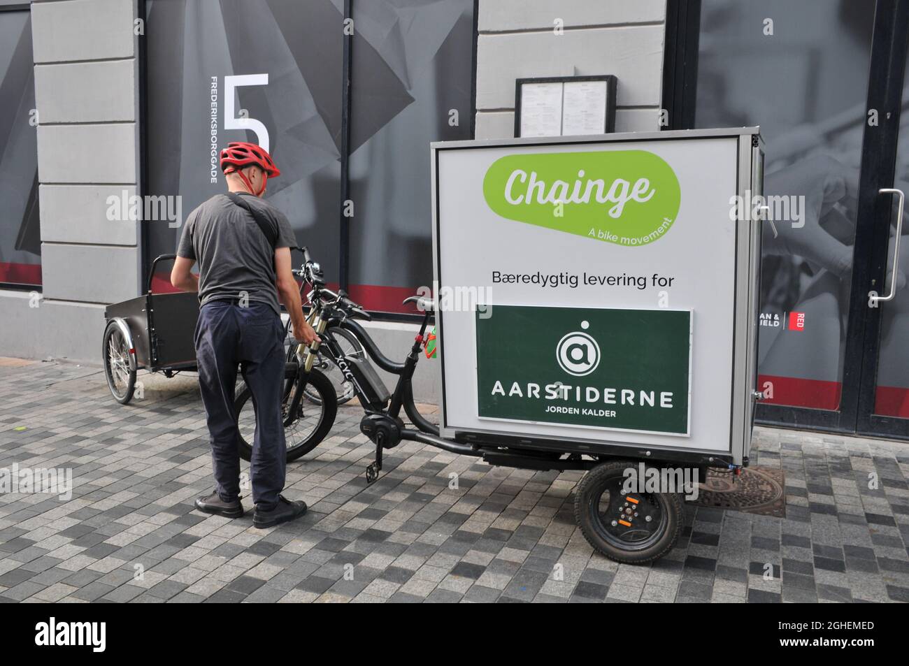 Three wheel chainge bike delivery 