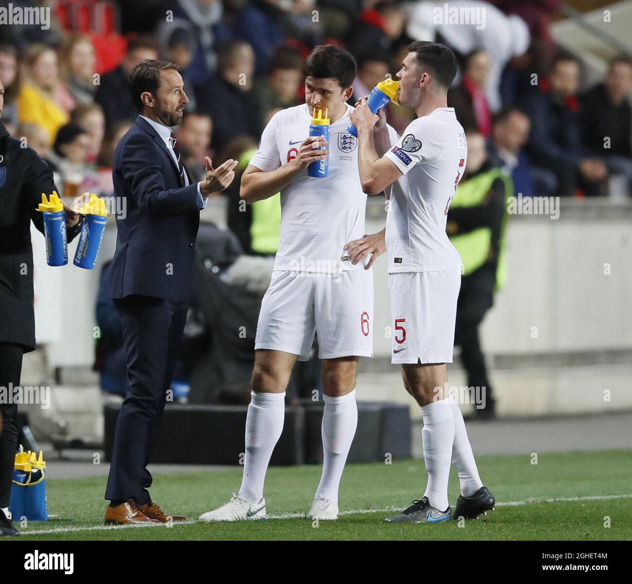 Gareth Southgate manager of England talks to Harry Maguire and Michael Keane of England during the UEFA Euro 2020 Qualifying match at the Sinobo Stadium, Prague. Picture date: 11th October 2019. Picture credit should read: David Klein/Sportimage via PA Images Stock Photo