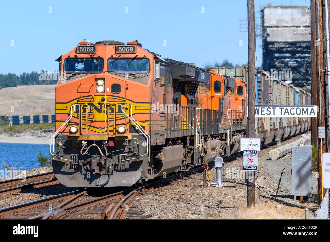 A BNSF municipal waste train from Tacoma after crossing Chamber Creek on Bridge 14, head south to a landfill near Roosevelt, WA Stock Photo