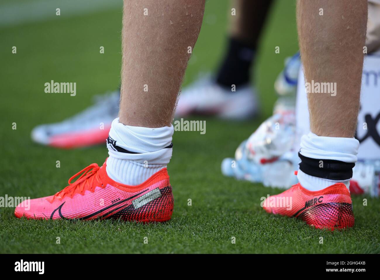 nike midfielder boots
