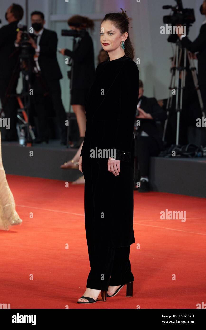 Ruth Wilson attends the red carpet of the movie "Mona Lisa And The