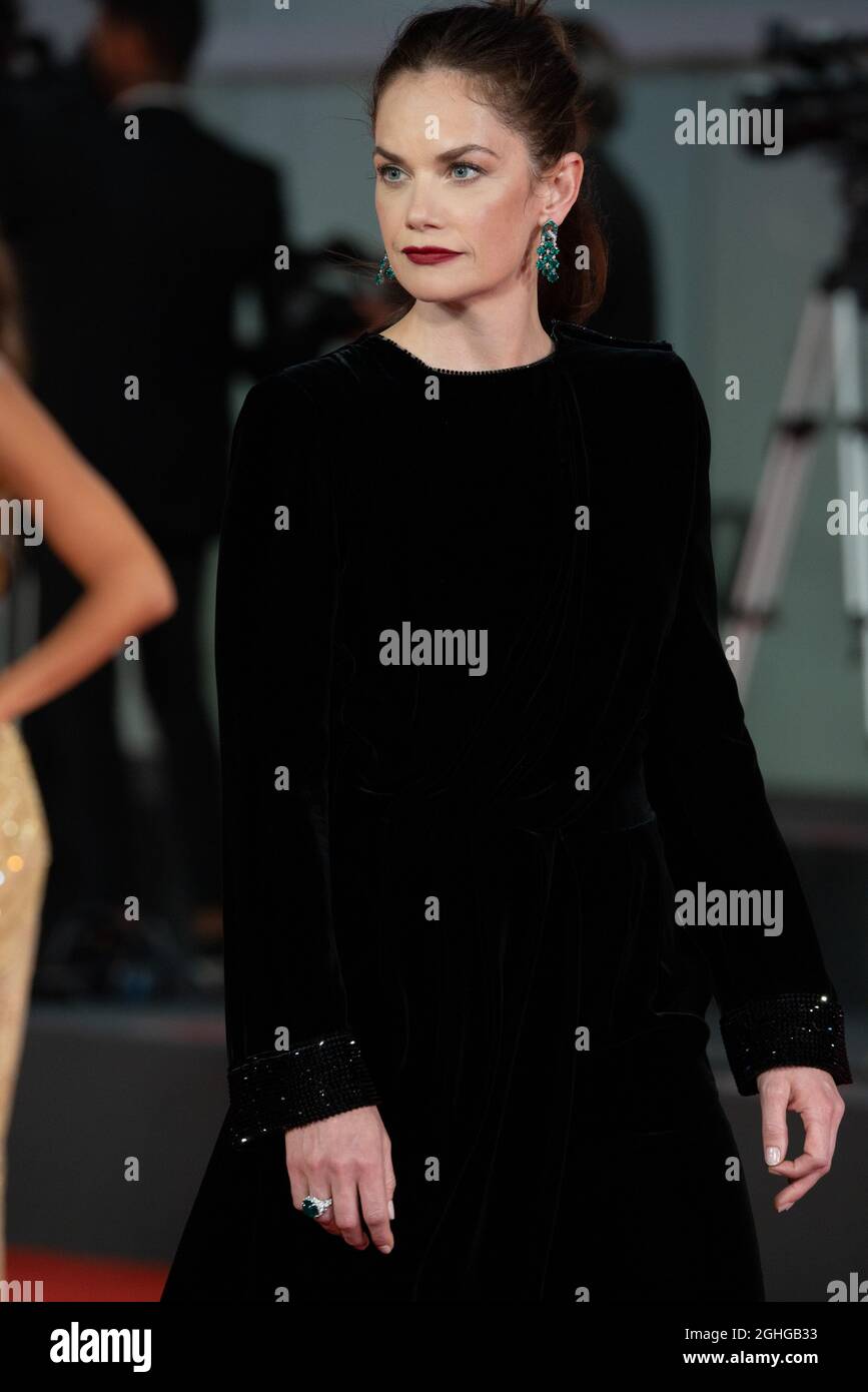 Ruth Wilson attends the red carpet of the movie "Mona Lisa And The