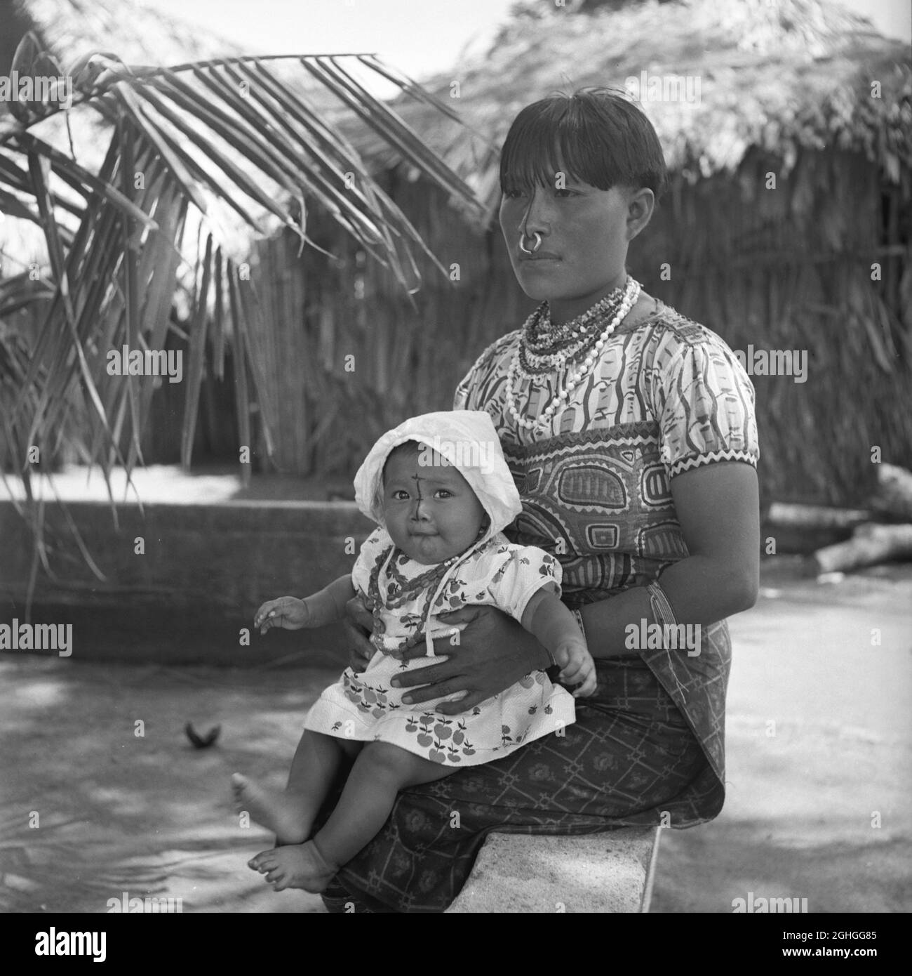 A woman and child of the Kuna people, San Blas Islands, 1953 Stock Photo