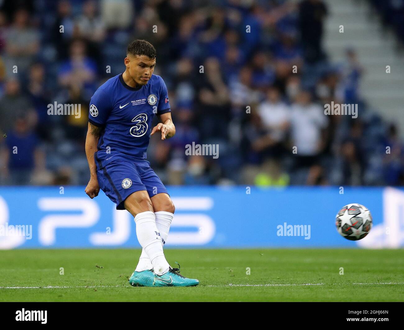 Porto, Portugal, 29th May 2021. Thiago Silva of Chelsea during the UEFA  Champions League match at the Estadio do Dragao, Porto. Picture credit  should read: David Klein / Sportimage via PA Images