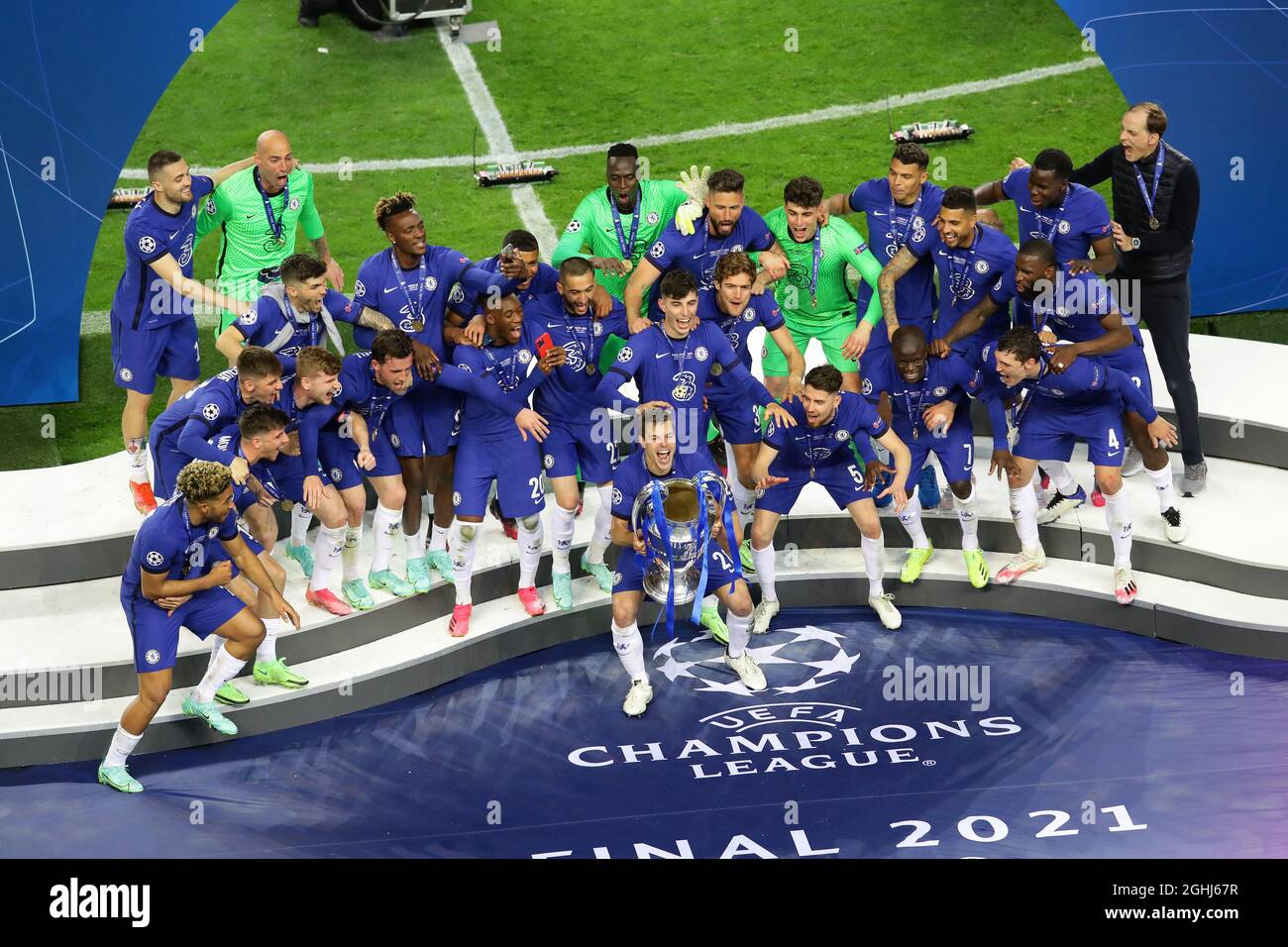 Porto, Portugal, 29th May 2021. Cesar Azpilicueta of Chelsea with the trophy during the UEFA Champions League match at the Estadio do Dragao, Porto. Picture credit should read: David Klein / Sportimage via PA Images Stock Photo