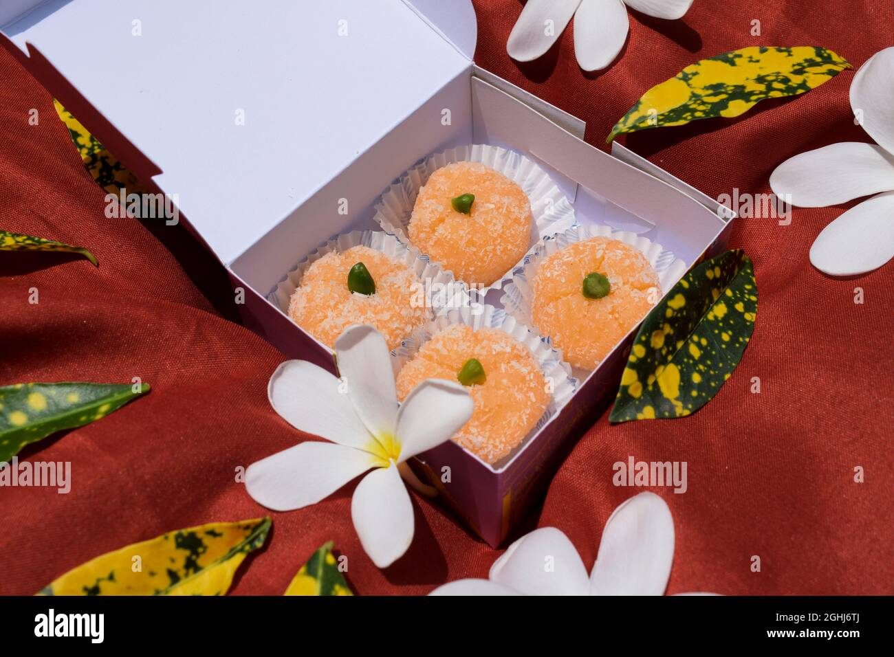 Prato De Doces Indianos Anjeer Roll Imagem de Stock - Imagem de