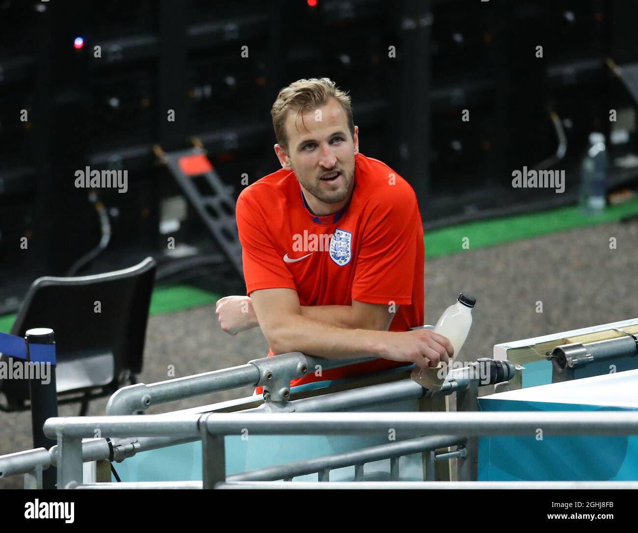 London, England, 22nd June 2021. Harry Kane of England chats to family members at the end of the game during the UEFA European Championships match at Wembley Stadium, London. Picture credit should read: David Klein / Sportimage via PA Images Stock Photo