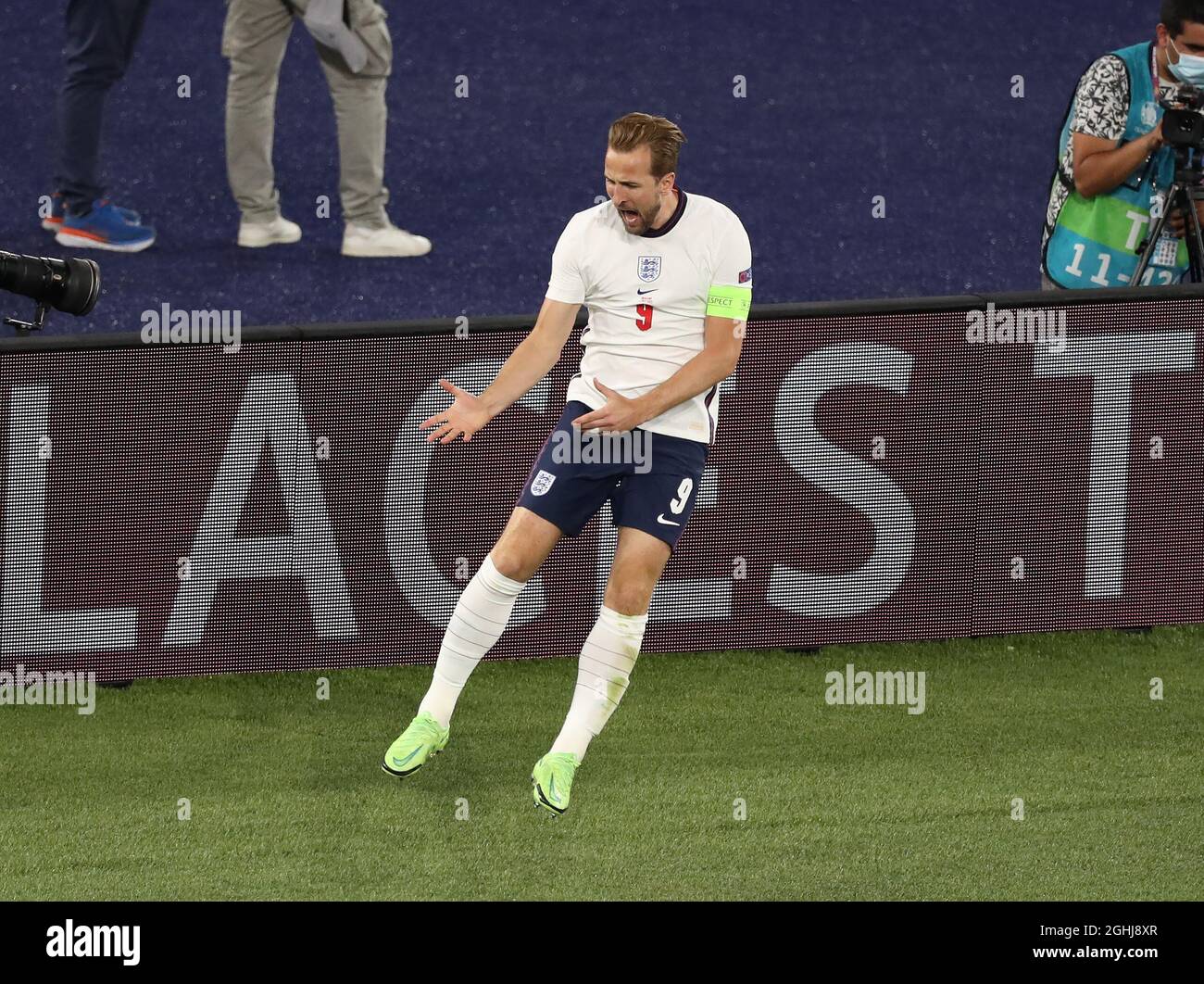 rome-italy-3rd-july-2021-harry-kane-of-england-celebrates-scoring