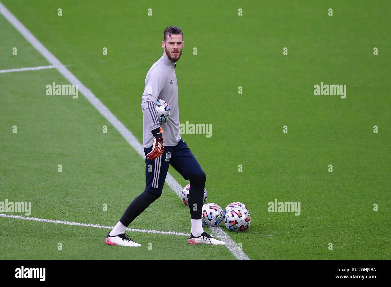 London, England, 6th July 2021. David De Gea of Spain warms up as he starts on the bench during the UEFA Euro 2020 match at Wembley Stadium, London. Picture credit should read: David Klein / Sportimage via PA Images Stock Photo