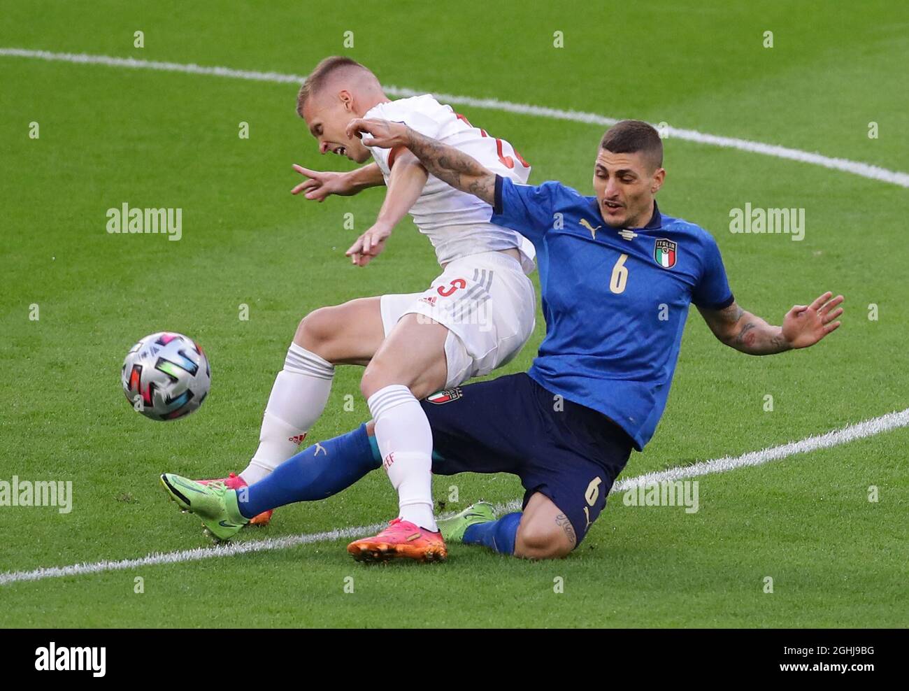 London, England, 6th July 2021. Dani Olmo of Spain tackled by Marco Verratti of Italy during the UEFA Euro 2020 match at Wembley Stadium, London. Picture credit should read: David Klein / Sportimage via PA Images Stock Photo