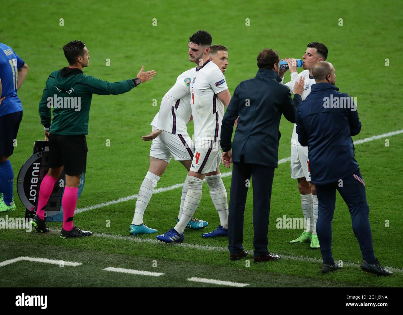London, England, 11th July 2021. Declan Rice of England replaced by Jordan Henderson of England during the UEFA Euro 2020 final at Wembley Stadium, London. Picture credit should read: David Klein / Sportimage via PA Images Stock Photo