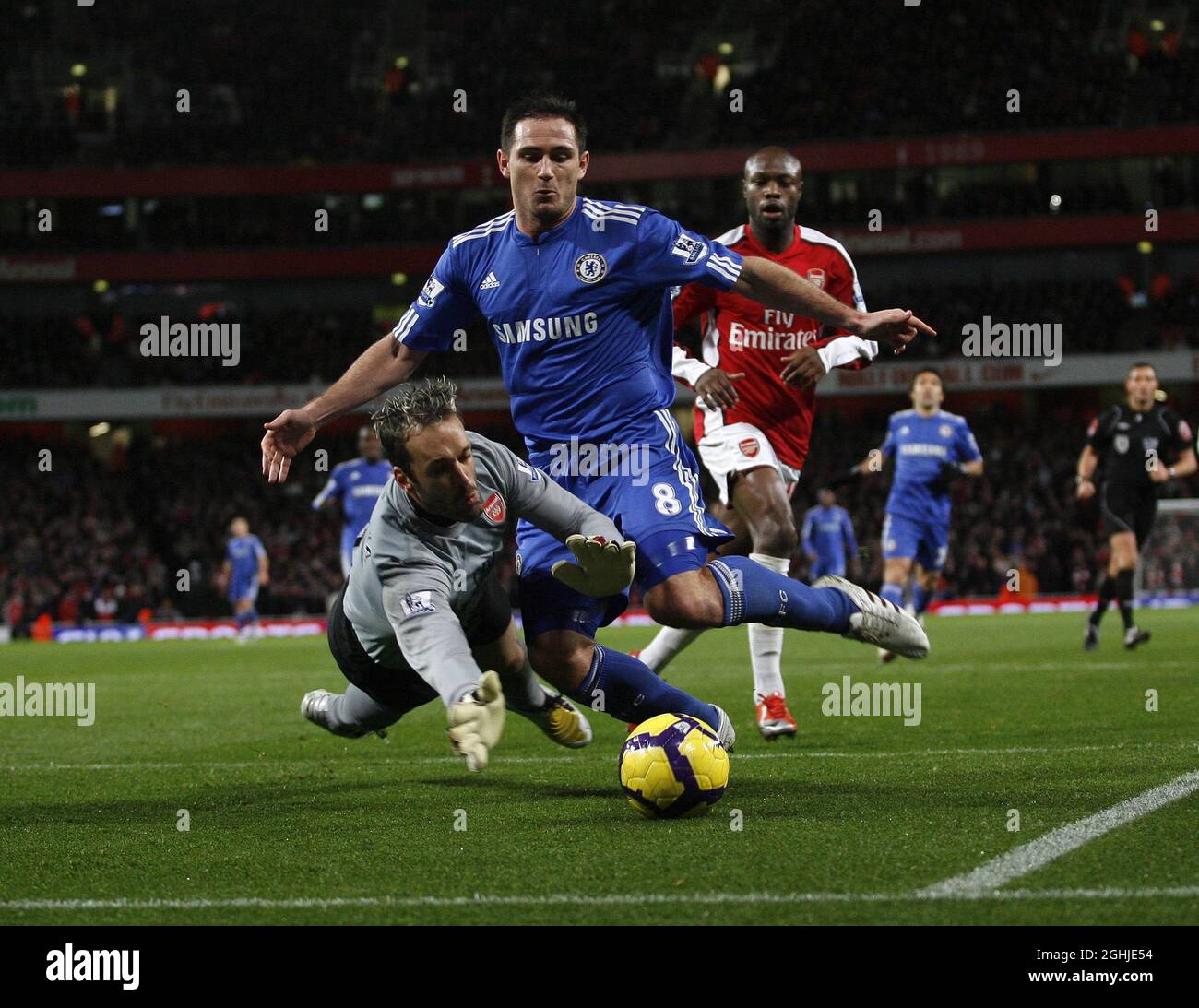 Arsenal's Manuel Almunia tussles with Chelsea's Frank Lampard during the Barclays Premier League match between Arsenal v Chelsea at Emirates Stadium, London. Stock Photo