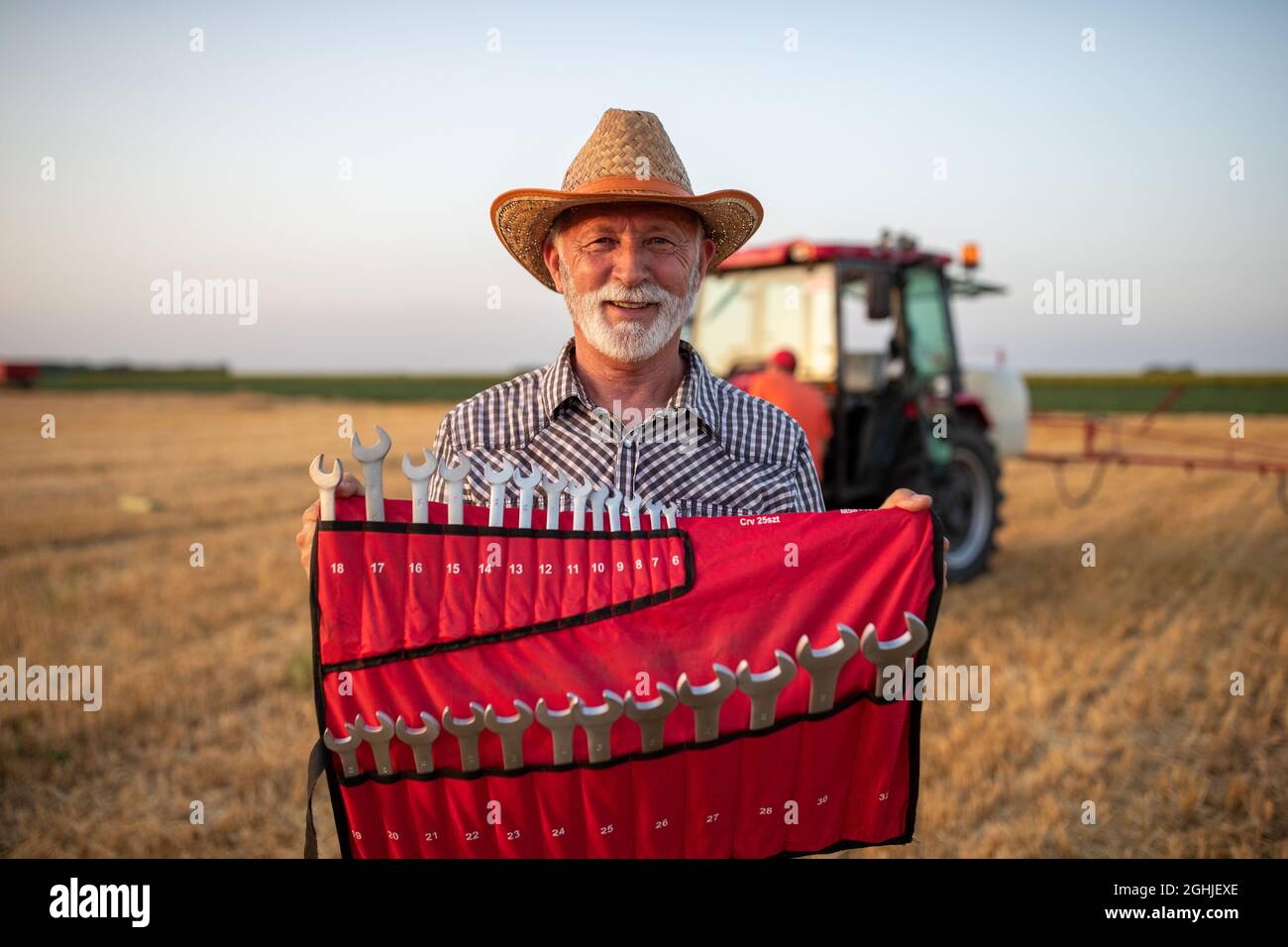 Man fixing tractor hi-res stock photography and images - Alamy