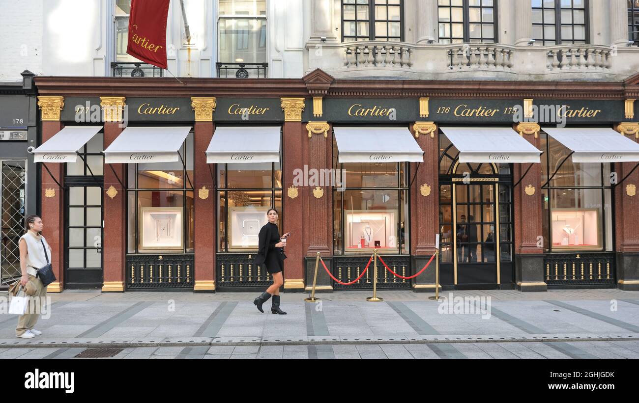 Cartier store, shop exterior and people in Bond Street, Mayfair, London, England, UK Stock Photo