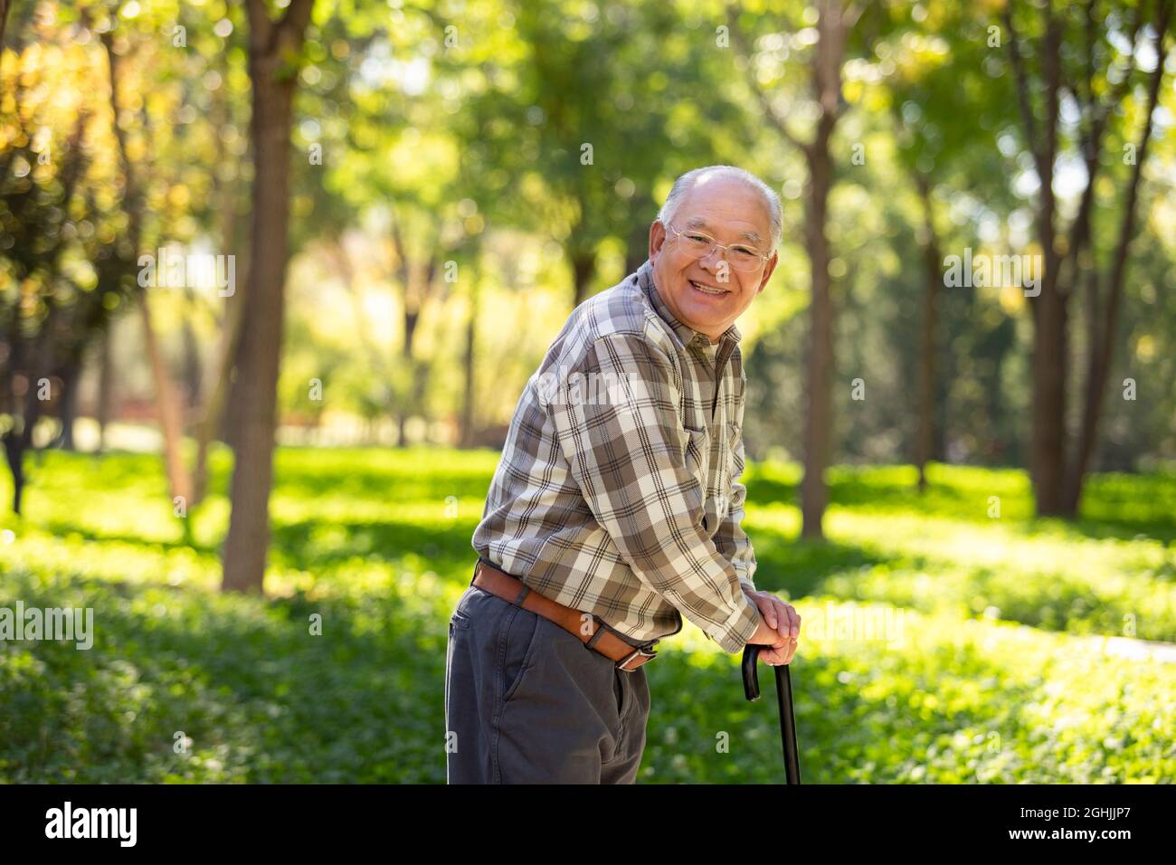 Chinese senior man walking hi-res stock photography and images - Alamy