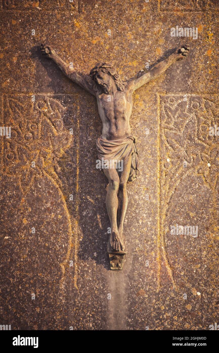 Jesus christ cross statue cemetery hi-res stock photography and images ...