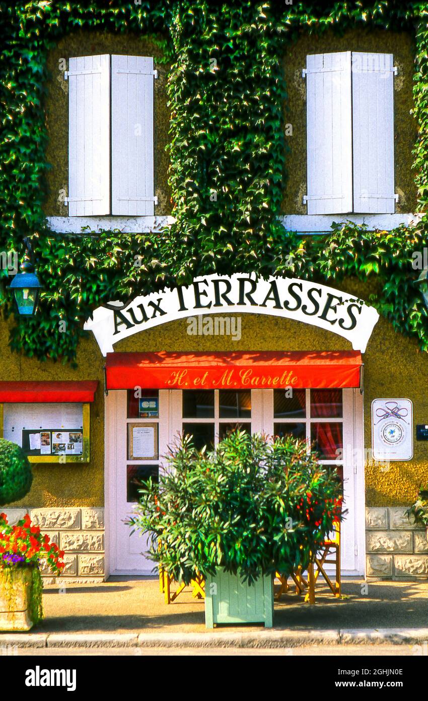 Aux Terrasses Restaurant in the town of Tournus in the Burgundy region of France Stock Photo