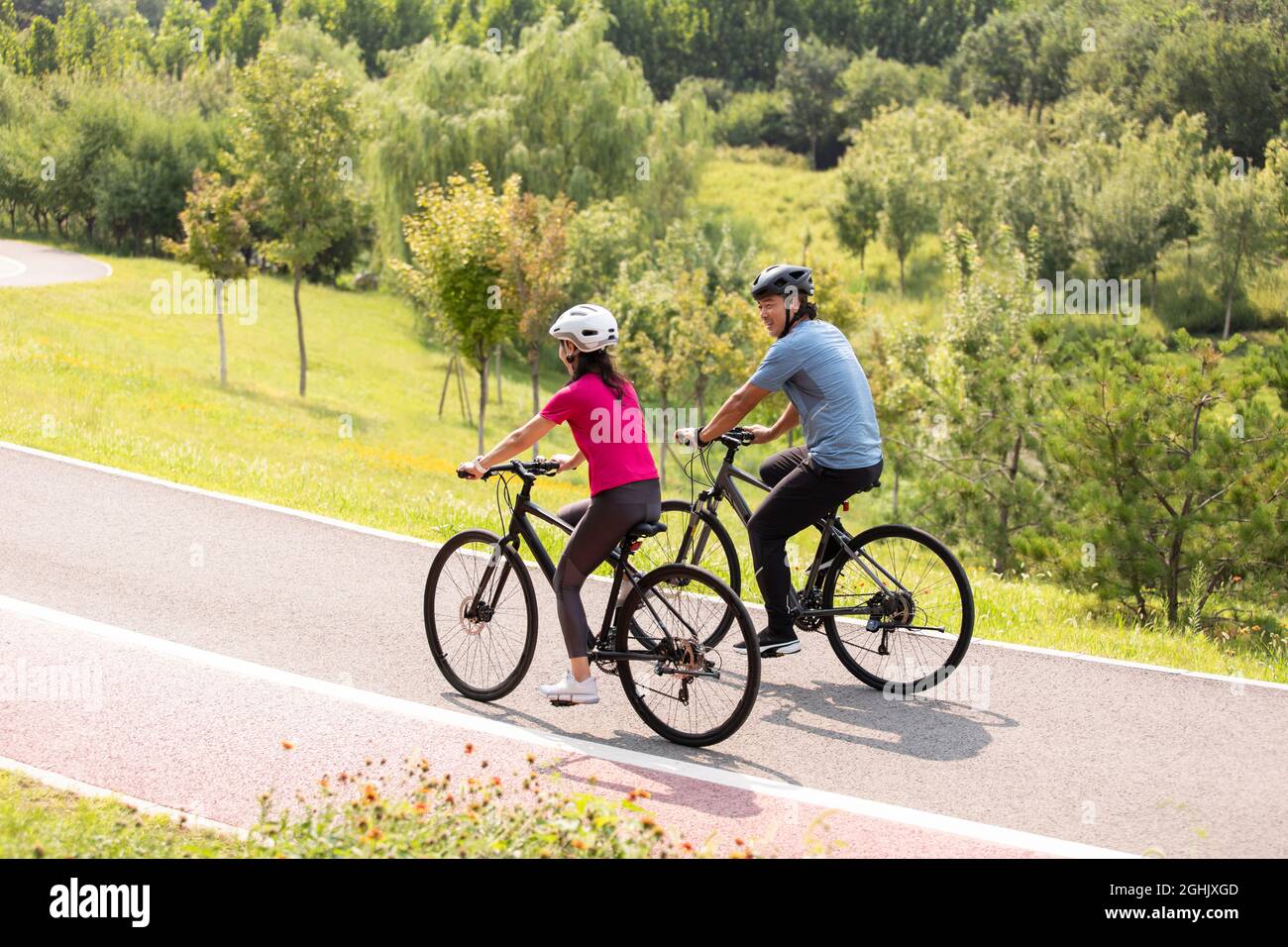Couple riding racing bikes hi-res stock photography and images - Alamy