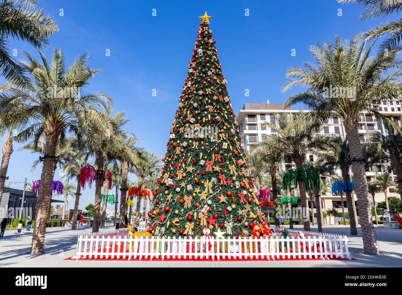 Dubai christmas tree hires stock photography and images Alamy