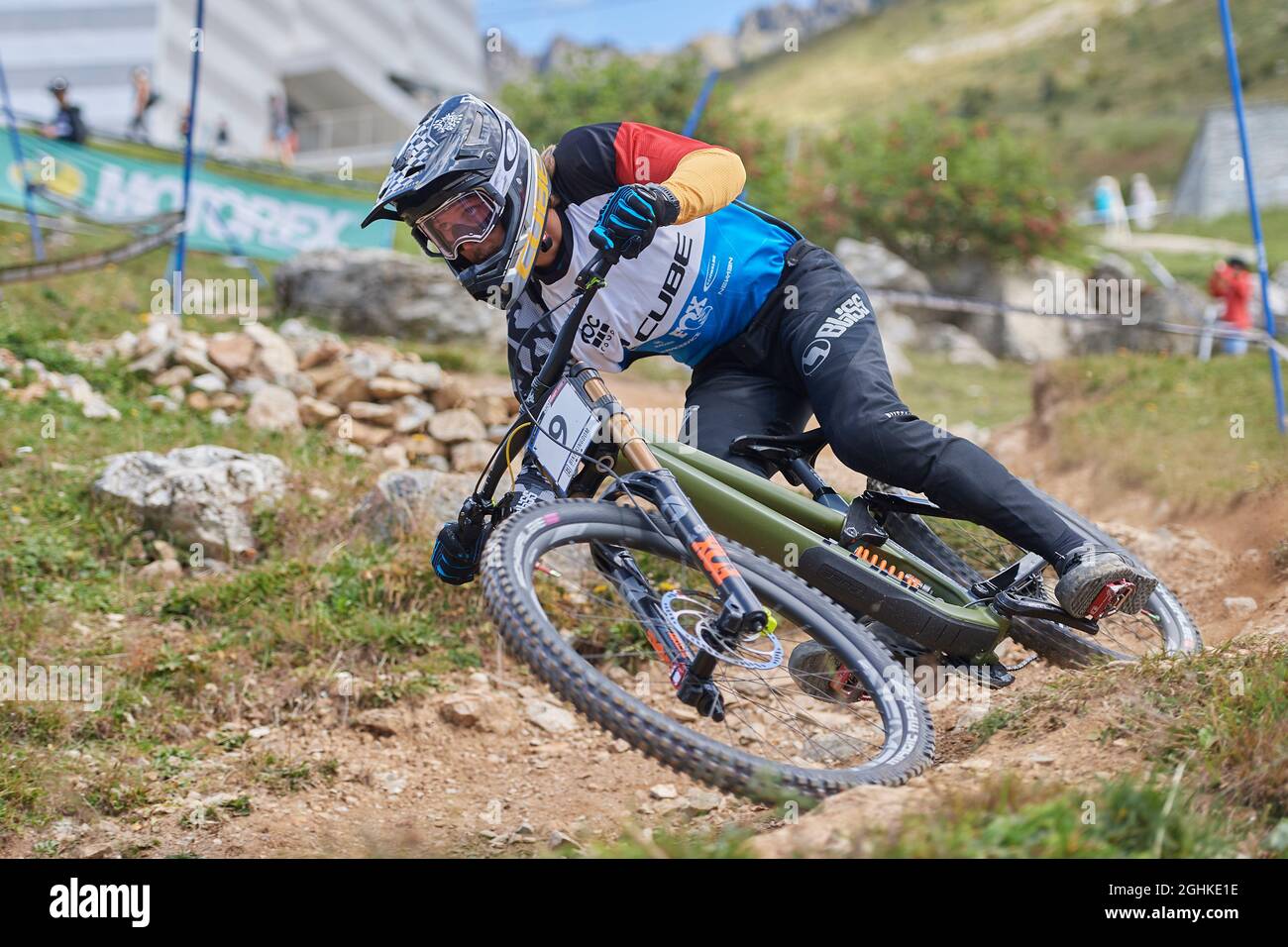 Lenzerheide, Schweiz. 3. September 2021. Max Hartenstern GER from FACTORY  RACING während der Downhill Qualifikation der Herren am UCI Mountain Bike  We Stock Photo - Alamy