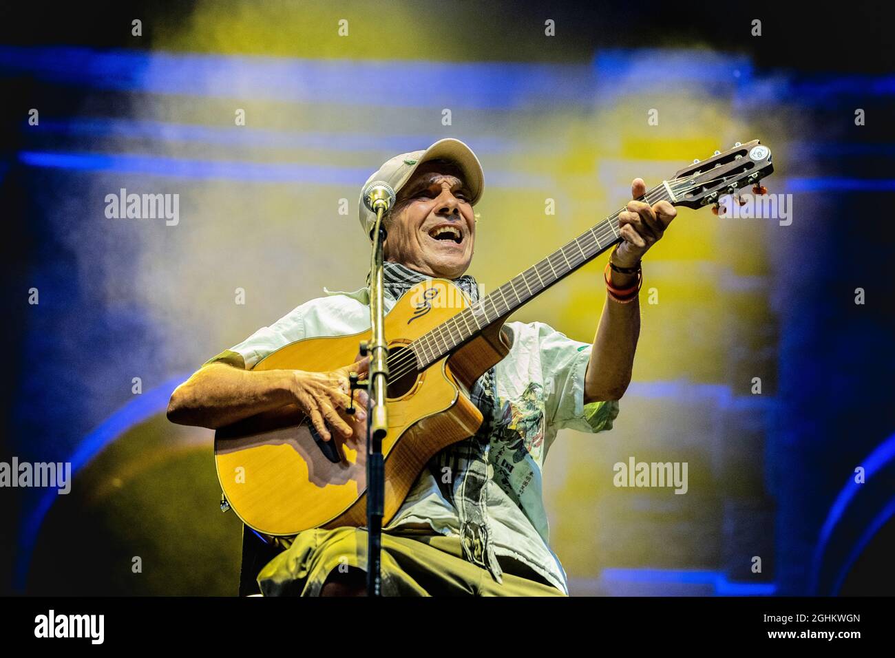 Mantova Italy 6 September 2021 Manu Chao - El Chapulin Solo Tour Acustico - live at Esedra di Palazzo Te © Andrea Ripamonti / Alamy Stock Photo