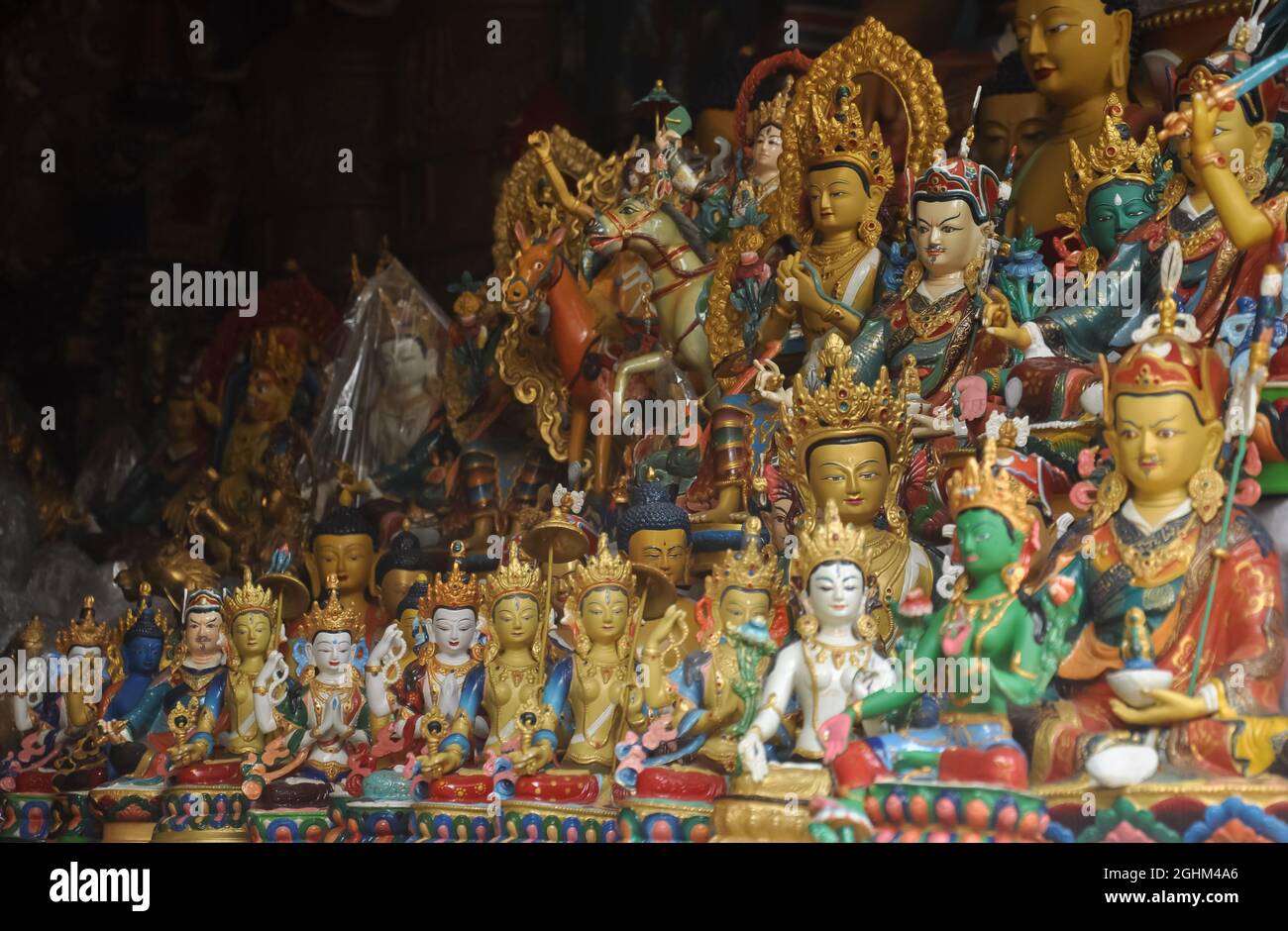 Buddhist statue store in Tibetan market in Rewalsar lake (Tso Pema