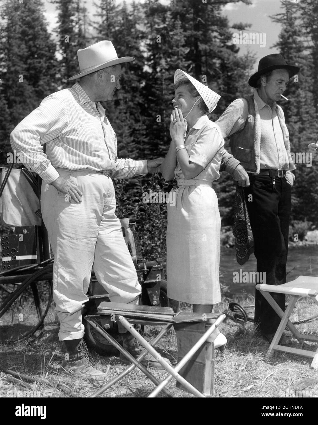 Director DELMER DAVES MARIA SCHELL and GARY COOPER on set location candid during filming of THE HANGING TREE 1959 director DELMER DAVES novel Dorothy M. Johnson music Max Steiner Baroda / Warner Bros. Stock Photo