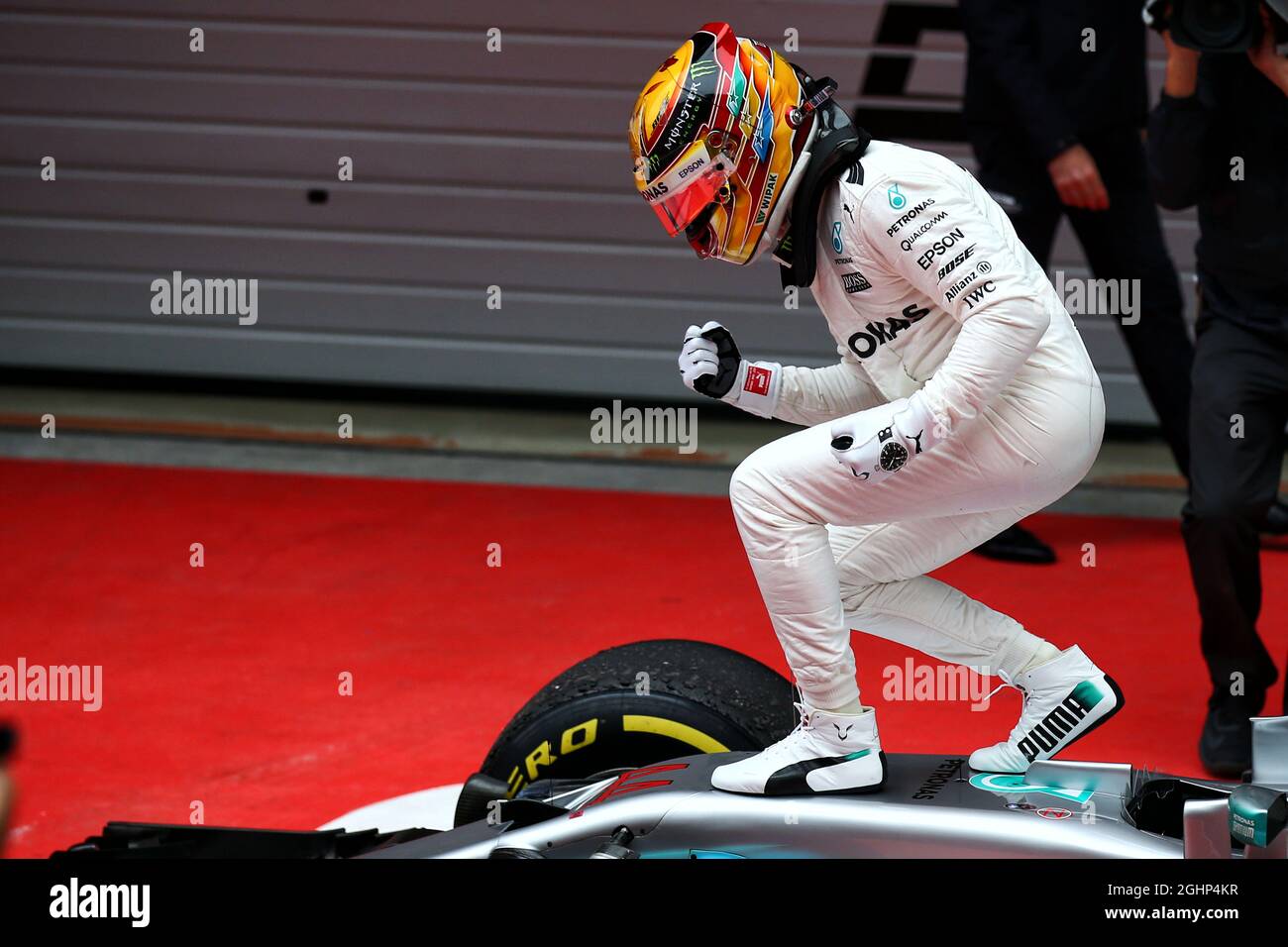 Race winner Lewis Hamilton (GBR) Mercedes AMG F1 W08 celebrates in parc ...