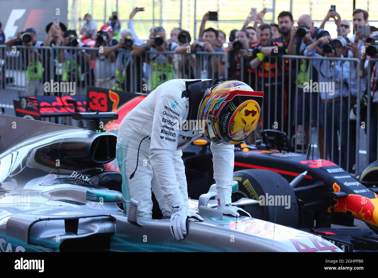 Race winner Lewis Hamilton (GBR) Mercedes AMG F1 W08 celebrates in parc ...