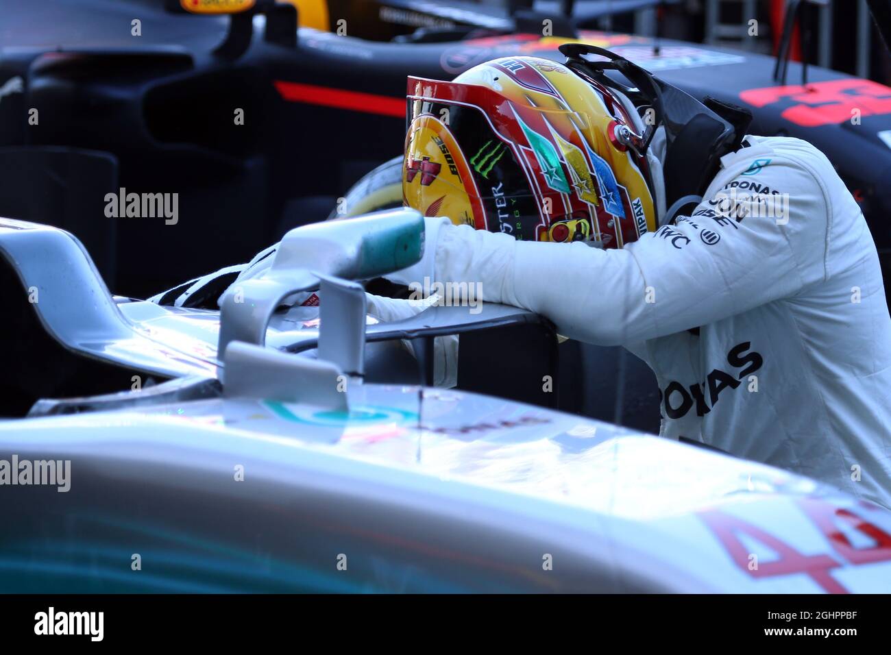 Race winner Lewis Hamilton (GBR) Mercedes AMG F1 W08 celebrates in parc ...